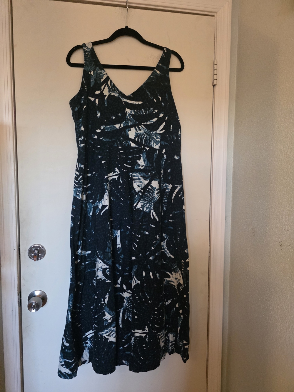 Chaps Teal and White Leaf Print Maxi Dress